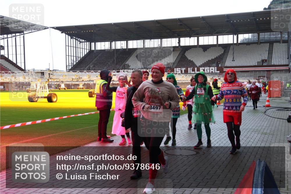 07.12.2025 - St. Pauli X-Mass-Run No. 15 Luisa Fischer http://msf.ph/oto/9378646 07.12.2025 10:30:29 Ziel 425, 3494, 3497, 10, 423, 2369, 10, 423, 426, 1090, 1091, 1198, 1201, 1204, 1209, 1669, 1696, 2369, 2878, 3468, 3469, 3494, 3497, 3516, 3517, 4126, 4472, 4476, 4533, 4534, 4546 meine-sportfotos.de