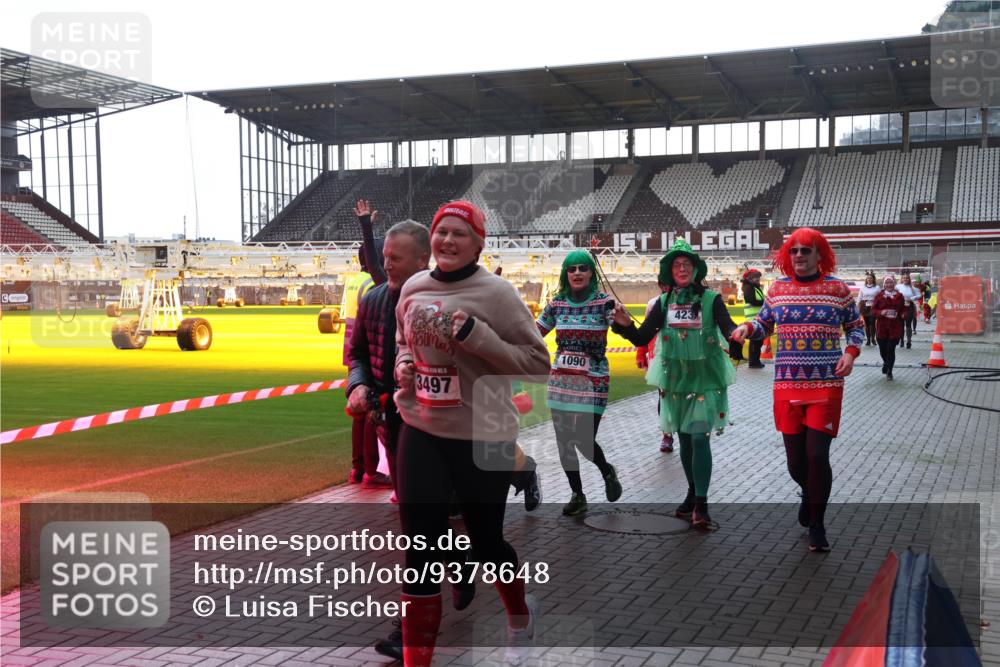 07.12.2025 - St. Pauli X-Mass-Run No. 15 Luisa Fischer http://msf.ph/oto/9378648 07.12.2025 10:30:29 Ziel 3497, 1090, 27777, 423, 10, 423, 426, 1090, 1091, 1198, 1201, 1204, 1209, 1669, 1696, 2369, 2878, 3468, 3469, 3494, 3497, 3516, 3517, 4126, 4472, 4476, 4533, 4534, 4546 meine-sportfotos.de