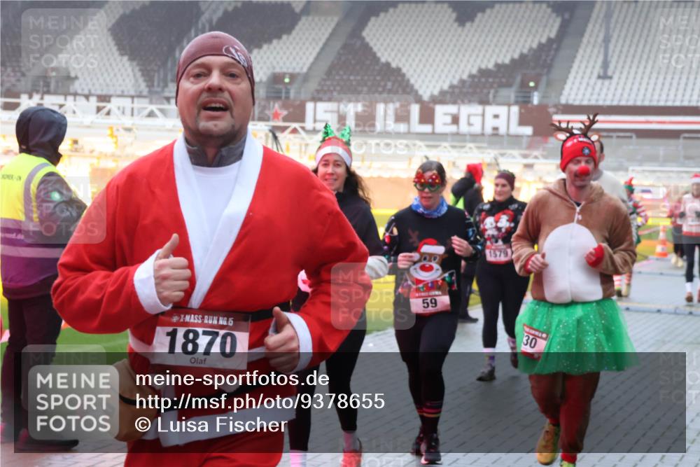 07.12.2025 - St. Pauli X-Mass-Run No. 15 Luisa Fischer http://msf.ph/oto/9378655 07.12.2025 11:10:06 Ziel 1, 1579, 15, 1870, 59, 30, 44, 51, 59, 66, 266, 330, 558, 696, 720, 737, 755, 814, 863, 971, 1084, 1110, 1157, 1163, 1260, 1463, 1477, 1579, 1582, 1641, 1851, 1870, 1945, 1974, 2042, 3151, 4190, 4191 meine-sportfotos.de