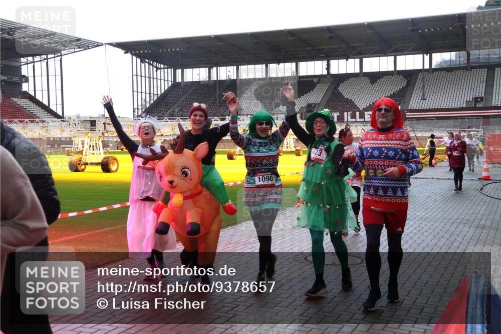 07.12.2025 - St. Pauli X-Mass-Run No. 15 Luisa Fischer http://msf.ph/oto/9378657 07.12.2025 10:30:30 Ziel 1090, 2369, 10, 423, 426, 1090, 1091, 1198, 1201, 1204, 1209, 1669, 1696, 2369, 2878, 3468, 3469, 3494, 3497, 3516, 3517, 4472, 4476, 4533, 4534, 4546 meine-sportfotos.de