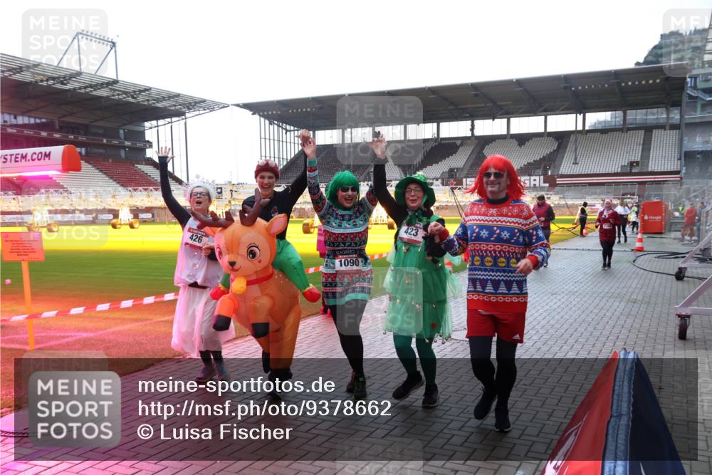 07.12.2025 - St. Pauli X-Mass-Run No. 15 Luisa Fischer http://msf.ph/oto/9378662 07.12.2025 10:30:31 Ziel 426, 1090, 423, 10, 423, 426, 1090, 1091, 1198, 1201, 1204, 1209, 1669, 1696, 2369, 2878, 3494, 3497, 3516, 3517, 4472, 4476, 4533, 4534, 4546 meine-sportfotos.de