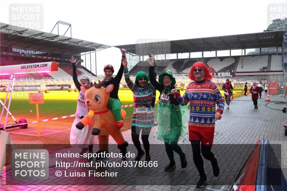 07.12.2025 - St. Pauli X-Mass-Run No. 15 Luisa Fischer http://msf.ph/oto/9378666 07.12.2025 10:30:31 Ziel 426, 1090, 423, 10, 423, 426, 1090, 1091, 1198, 1201, 1204, 1209, 1669, 1696, 2369, 2878, 3494, 3497, 3516, 3517, 4472, 4476, 4533, 4534, 4546 meine-sportfotos.de