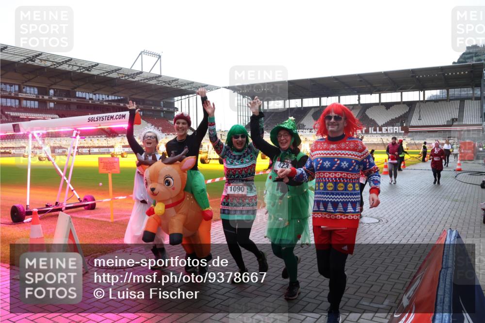 07.12.2025 - St. Pauli X-Mass-Run No. 15 Luisa Fischer http://msf.ph/oto/9378667 07.12.2025 10:30:32 Ziel 1090, 423, 10, 423, 426, 1090, 1091, 1201, 1669, 1696, 2369, 2878, 2910, 3494, 3497, 3516, 3517, 4472, 4476, 4533, 4534, 4546 meine-sportfotos.de