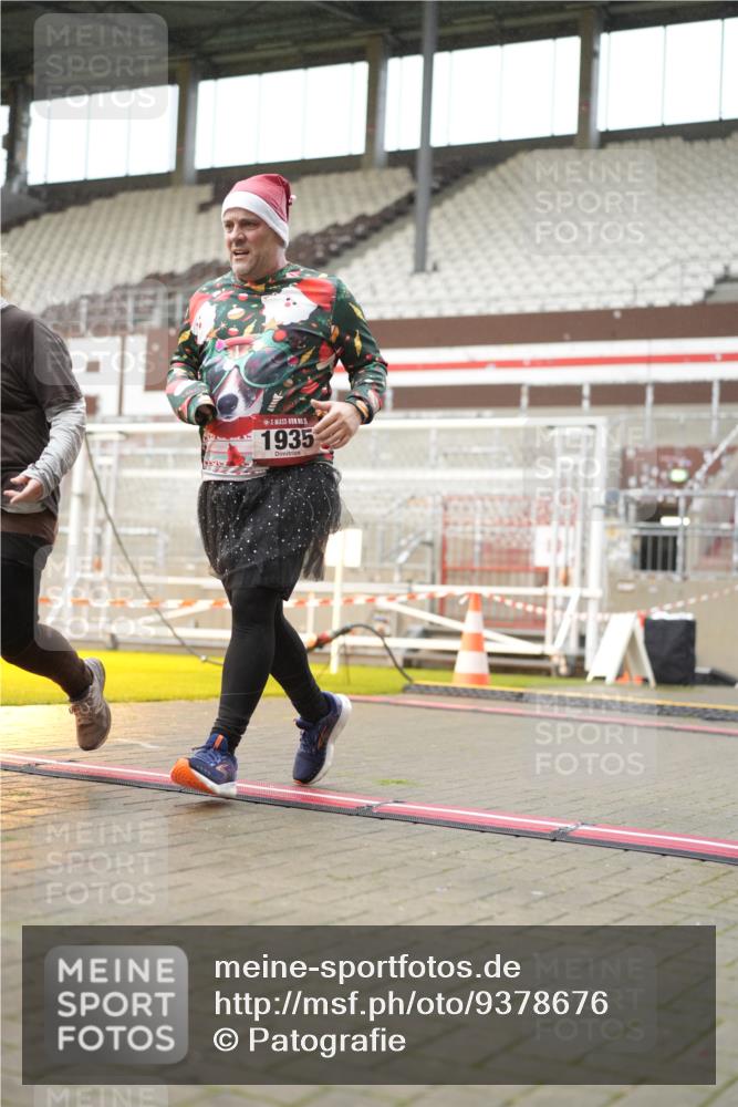 07.12.2025 - St. Pauli X-Mass-Run No. 15 Patografie http://msf.ph/oto/9378676 07.12.2025 10:10:55 Ziel 57, 979, 983, 1148, 1149, 1150, 1426, 1929, 1935, 2530 meine-sportfotos.de