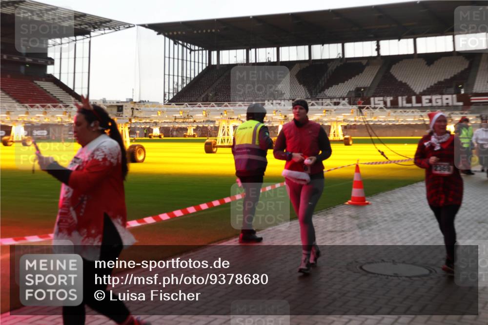 07.12.2025 - St. Pauli X-Mass-Run No. 15 Luisa Fischer http://msf.ph/oto/9378680 07.12.2025 10:30:35 Ziel 10, 423, 426, 1090, 1091, 1669, 1696, 2369, 2878, 2910, 3494, 3497, 3516, 3517, 4472, 4476, 4533, 4534, 4546 meine-sportfotos.de