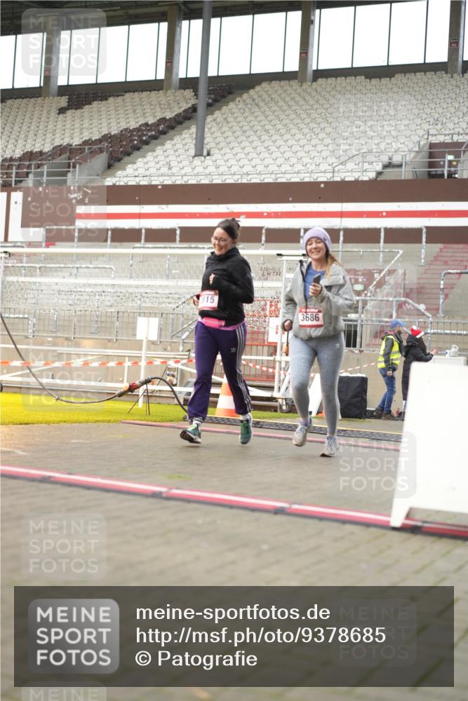 07.12.2025 - St. Pauli X-Mass-Run No. 15 Patografie http://msf.ph/oto/9378685 07.12.2025 10:11:07 Ziel 1148, 1149, 1150, 1929, 1935, 1969, 3815 meine-sportfotos.de