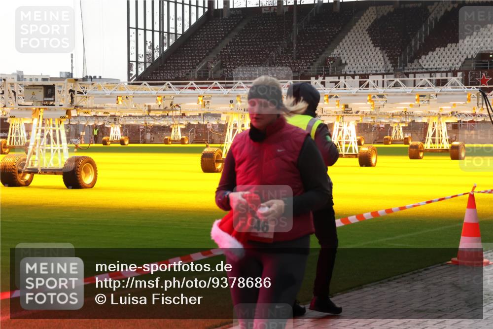 07.12.2025 - St. Pauli X-Mass-Run No. 15 Luisa Fischer http://msf.ph/oto/9378686 07.12.2025 10:30:36 Ziel 46, 10, 423, 426, 1090, 1091, 1669, 1696, 2369, 2878, 2910, 3494, 3497, 3516, 3517, 4533, 4534, 4546 meine-sportfotos.de