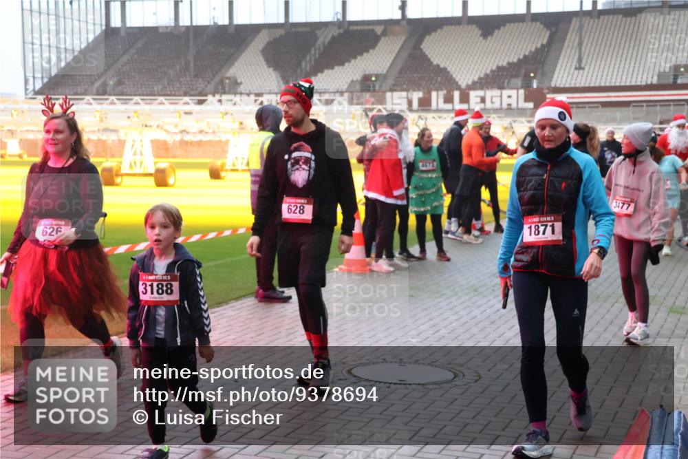 07.12.2025 - St. Pauli X-Mass-Run No. 15 Luisa Fischer http://msf.ph/oto/9378694 07.12.2025 10:05:07 Ziel 626, 3188, 628, 4673, 1871, 3477, 113, 713, 1217, 1291, 1302, 1522, 1701, 1712, 1738, 1871, 1973, 1991, 2168, 2249, 2454, 2569, 2570, 3188, 3477, 3894, 3911, 4080, 4553, 4557, 4673 meine-sportfotos.de