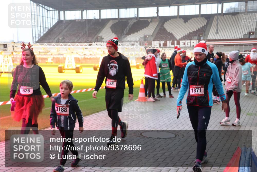 07.12.2025 - St. Pauli X-Mass-Run No. 15 Luisa Fischer http://msf.ph/oto/9378696 07.12.2025 10:05:08 Ziel 626, 3188, 628, 1, 4673, 1871, 77, 1425, 113, 713, 1217, 1291, 1302, 1522, 1701, 1712, 1738, 1871, 1973, 1991, 2168, 2249, 2454, 2569, 2570, 3188, 3477, 3894, 3911, 4080, 4553, 4557, 4673 meine-sportfotos.de