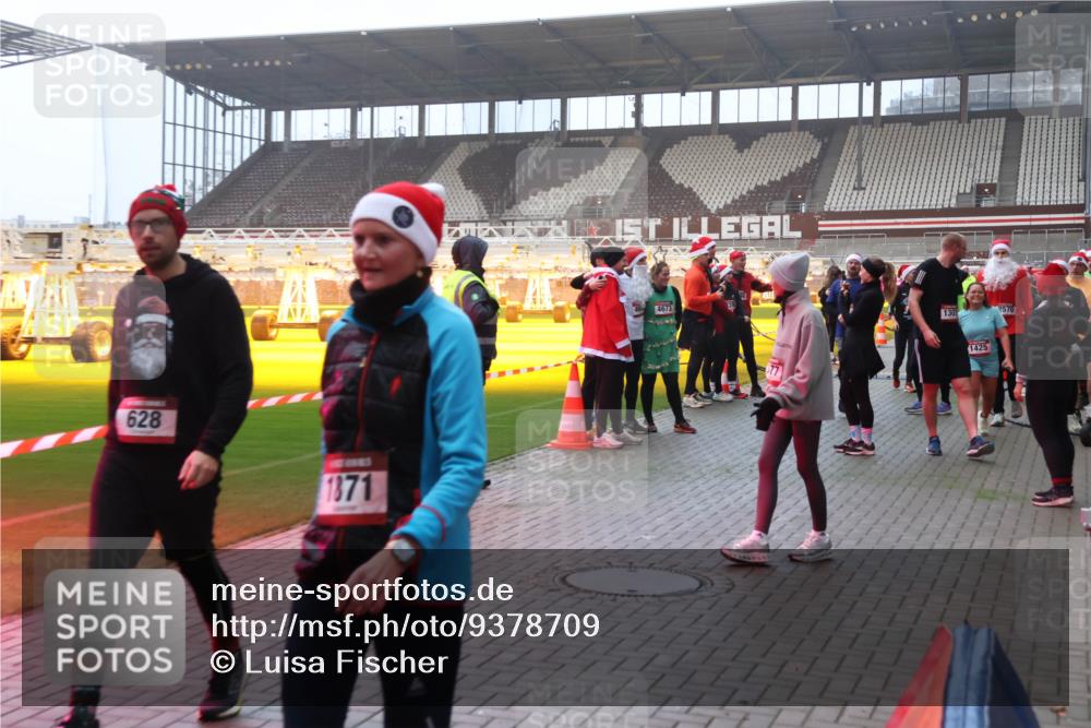 07.12.2025 - St. Pauli X-Mass-Run No. 15 Luisa Fischer http://msf.ph/oto/9378709 07.12.2025 10:05:09 Ziel 628, 1871, 4673, 2570, 1307, 1425, 113, 713, 1217, 1291, 1302, 1522, 1701, 1712, 1738, 1871, 1973, 1991, 2168, 2249, 2454, 2569, 2570, 2856, 2866, 3188, 3477, 3894, 3911, 4080, 4553, 4557, 4673 meine-sportfotos.de