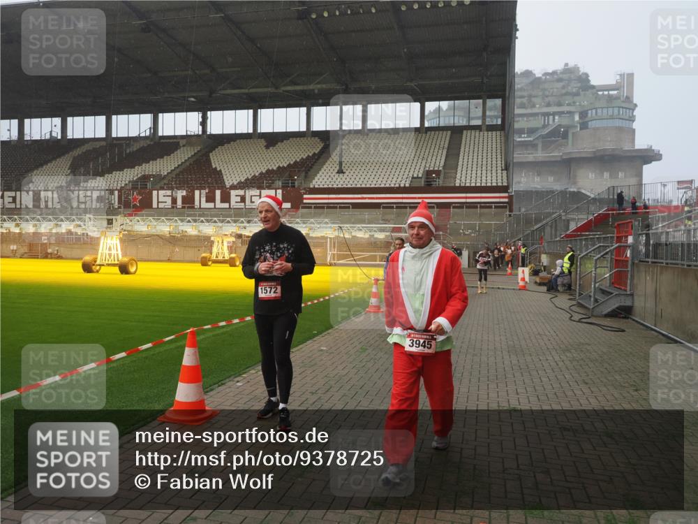 07.12.2025 - St. Pauli X-Mass-Run No. 15 Fabian Wolf http://msf.ph/oto/9378725 07.12.2025 10:07:11 Ziel 421, 792, 1572, 2983, 3414, 3945, 4354 meine-sportfotos.de