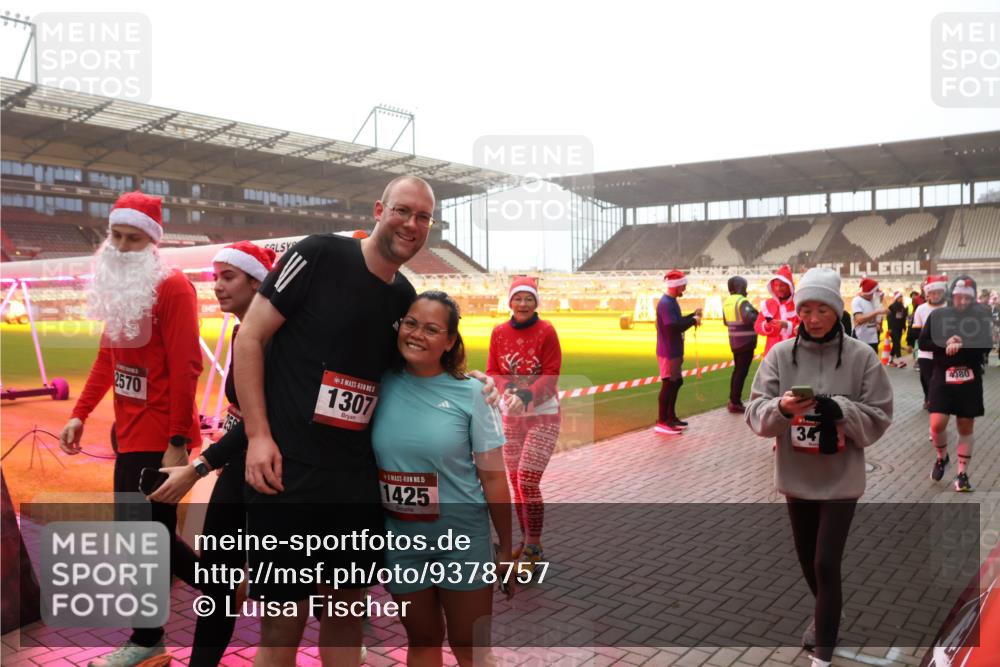 07.12.2025 - St. Pauli X-Mass-Run No. 15 Luisa Fischer http://msf.ph/oto/9378757 07.12.2025 10:05:24 Ziel 2570, 5, 1307, 15, 1425, 34, 080, 114, 202, 210, 292, 699, 713, 1217, 1522, 1701, 1973, 1991, 2168, 2249, 2569, 2570, 2856, 2866, 3186, 3307, 3311, 3477, 3894, 3911, 4080, 4553, 4557 meine-sportfotos.de