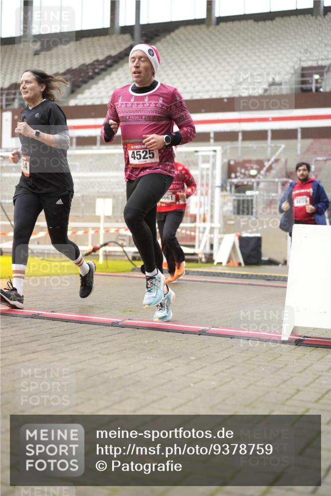 07.12.2025 - St. Pauli X-Mass-Run No. 15 Patografie http://msf.ph/oto/9378759 07.12.2025 10:11:16 Ziel 1969, 3354, 3815, 4499, 4525, 4659, 4661 meine-sportfotos.de