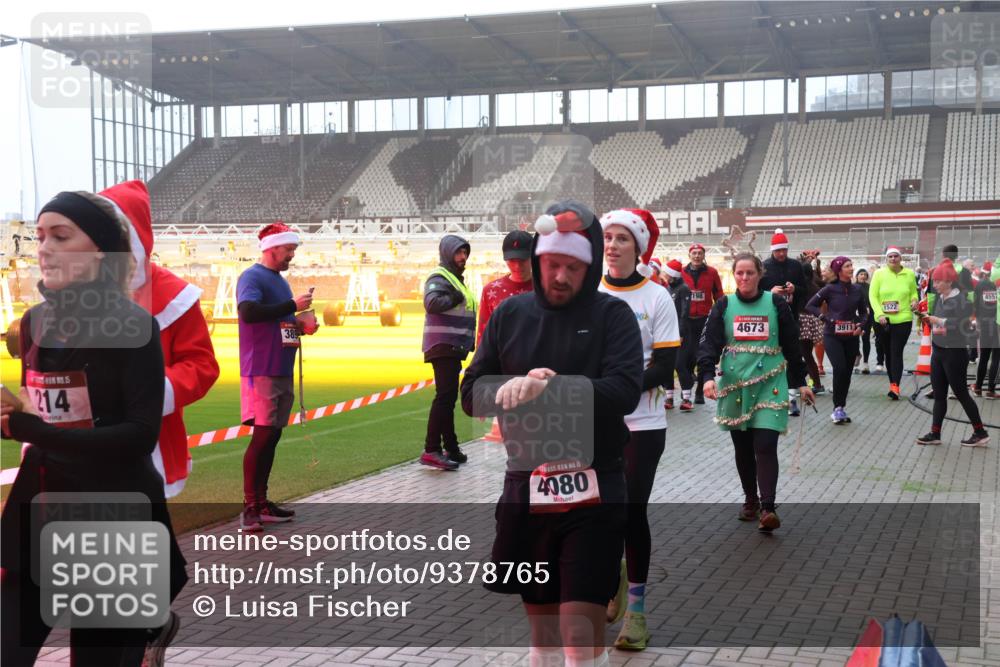 07.12.2025 - St. Pauli X-Mass-Run No. 15 Luisa Fischer http://msf.ph/oto/9378765 07.12.2025 10:05:27 Ziel 214, 389, 15, 4080, 198, 4557, 1522, 4673, 3911, 114, 202, 210, 292, 699, 713, 1121, 1217, 1481, 1661, 1701, 1761, 1973, 1991, 2168, 2249, 2569, 2570, 2856, 2866, 3186, 3307, 3311, 3477, 3894, 3911, 4036, 4080, 4553, 4557 meine-sportfotos.de