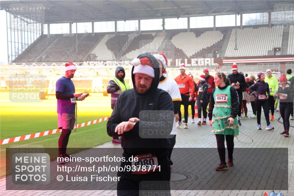 07.12.2025 - St. Pauli X-Mass-Run No. 15 Luisa Fischer http://msf.ph/oto/9378771 07.12.2025 10:05:28 Ziel 389, 125, 15, 4080, 4151, 4673, 337, 3911, 170, 114, 202, 210, 292, 699, 713, 1121, 1217, 1481, 1661, 1761, 1973, 1991, 2168, 2249, 2569, 2570, 2856, 2866, 3186, 3307, 3311, 3477, 3894, 4036, 4080, 4553, 4557 meine-sportfotos.de