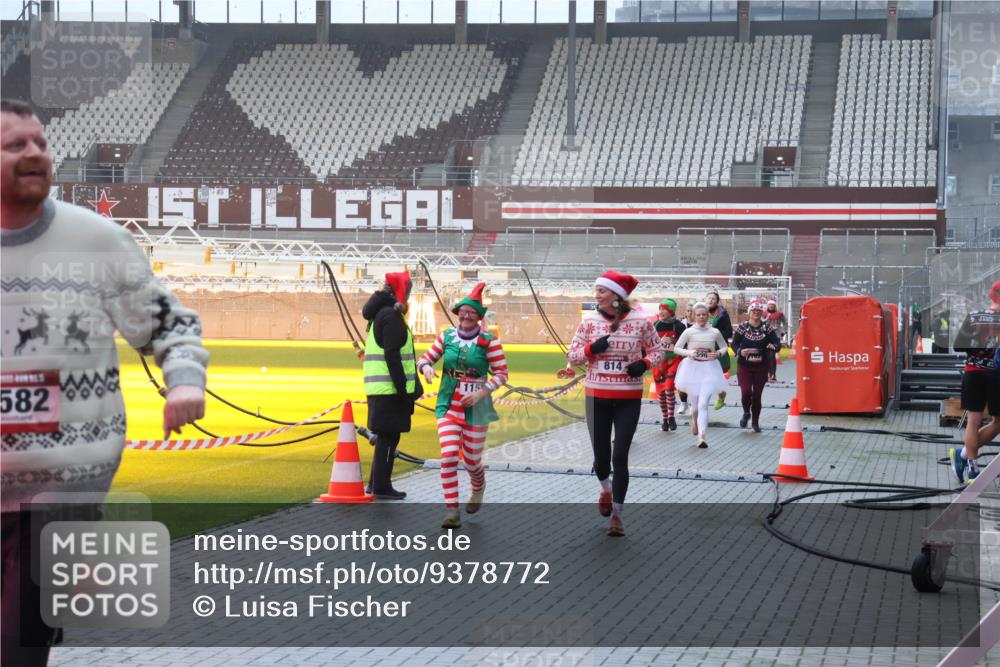 07.12.2025 - St. Pauli X-Mass-Run No. 15 Luisa Fischer http://msf.ph/oto/9378772 07.12.2025 11:10:09 Ziel 582, 115, 814, 59, 66, 266, 330, 696, 720, 737, 753, 755, 814, 863, 971, 1084, 1110, 1157, 1163, 1463, 1477, 1579, 1582, 1641, 1851, 1870, 1945, 1974, 2042, 3151, 4190, 4191 meine-sportfotos.de