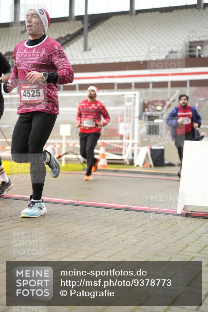 07.12.2025 - St. Pauli X-Mass-Run No. 15 Patografie http://msf.ph/oto/9378773 07.12.2025 10:11:16 Ziel 1969, 3354, 3815, 4499, 4525, 4659, 4661 meine-sportfotos.de