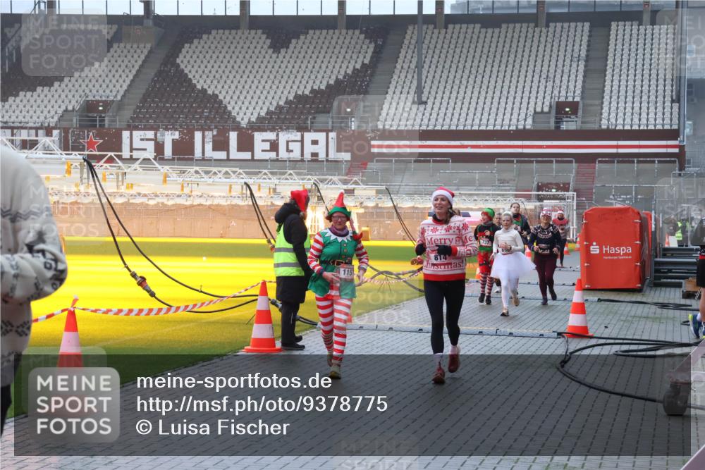 07.12.2025 - St. Pauli X-Mass-Run No. 15 Luisa Fischer http://msf.ph/oto/9378775 07.12.2025 11:10:10 Ziel 115, 814, 737, 59, 66, 266, 330, 696, 720, 737, 753, 755, 814, 863, 971, 1084, 1110, 1157, 1163, 1463, 1477, 1579, 1582, 1641, 1851, 1870, 1945, 1974, 2042, 3151, 4190, 4191 meine-sportfotos.de