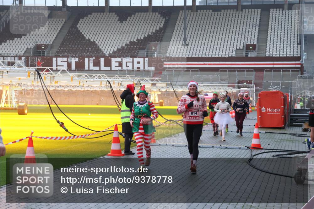 07.12.2025 - St. Pauli X-Mass-Run No. 15 Luisa Fischer http://msf.ph/oto/9378778 07.12.2025 11:10:10 Ziel 814, 59, 66, 266, 330, 696, 720, 737, 753, 755, 814, 863, 971, 1084, 1110, 1157, 1163, 1463, 1477, 1579, 1582, 1641, 1851, 1870, 1945, 1974, 2042, 3151, 4190, 4191 meine-sportfotos.de