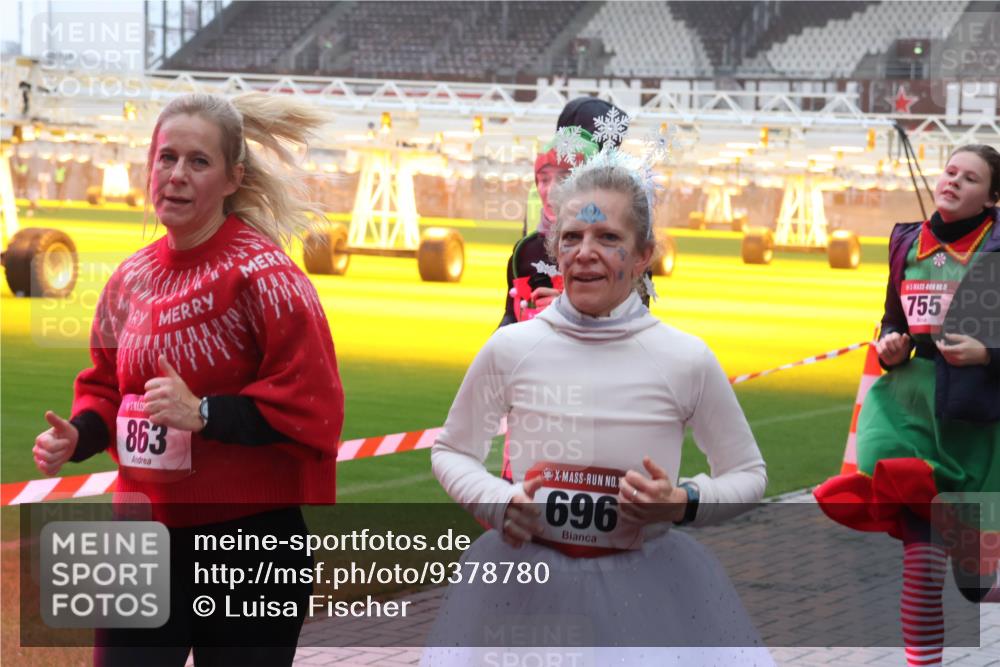 07.12.2025 - St. Pauli X-Mass-Run No. 15 Luisa Fischer http://msf.ph/oto/9378780 07.12.2025 11:10:19 Ziel 863, 1, 696, 755, 59, 66, 266, 330, 696, 720, 737, 753, 755, 814, 863, 971, 1084, 1157, 1163, 1463, 1477, 1579, 1582, 1641, 1851, 1870, 1945, 1974, 2042, 3151, 4190, 4191 meine-sportfotos.de
