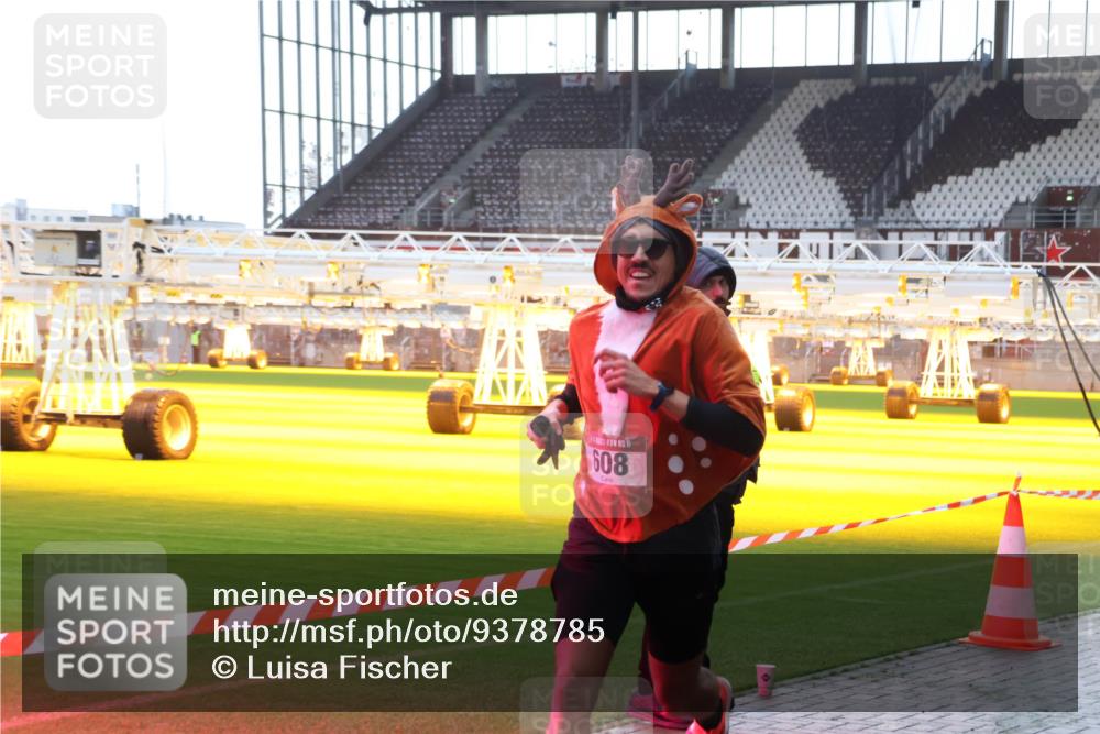 07.12.2025 - St. Pauli X-Mass-Run No. 15 Luisa Fischer http://msf.ph/oto/9378785 07.12.2025 10:31:00 Ziel 608, 594, 601, 608, 1696, 1698, 1700, 2537, 2910, 3936, 3940, 3982, 3986, 4845, 4847 meine-sportfotos.de