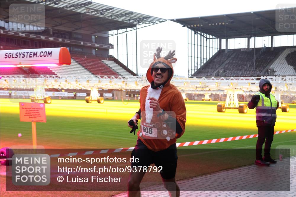 07.12.2025 - St. Pauli X-Mass-Run No. 15 Luisa Fischer http://msf.ph/oto/9378792 07.12.2025 10:31:01 Ziel 15, 608, 594, 601, 608, 1696, 1698, 1700, 2537, 2910, 3936, 3940, 3982, 3986, 4845, 4847 meine-sportfotos.de