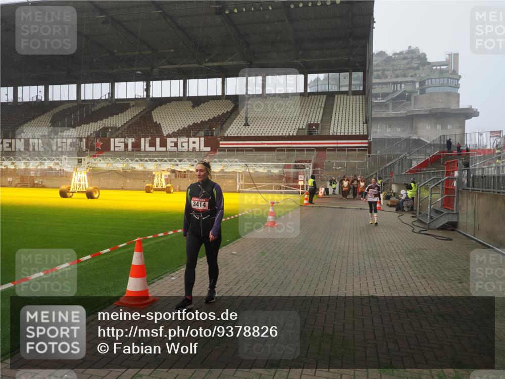 07.12.2025 - St. Pauli X-Mass-Run No. 15 Fabian Wolf http://msf.ph/oto/9378826 07.12.2025 10:07:15 Ziel 421, 792, 1572, 2983, 3414, 3945 meine-sportfotos.de