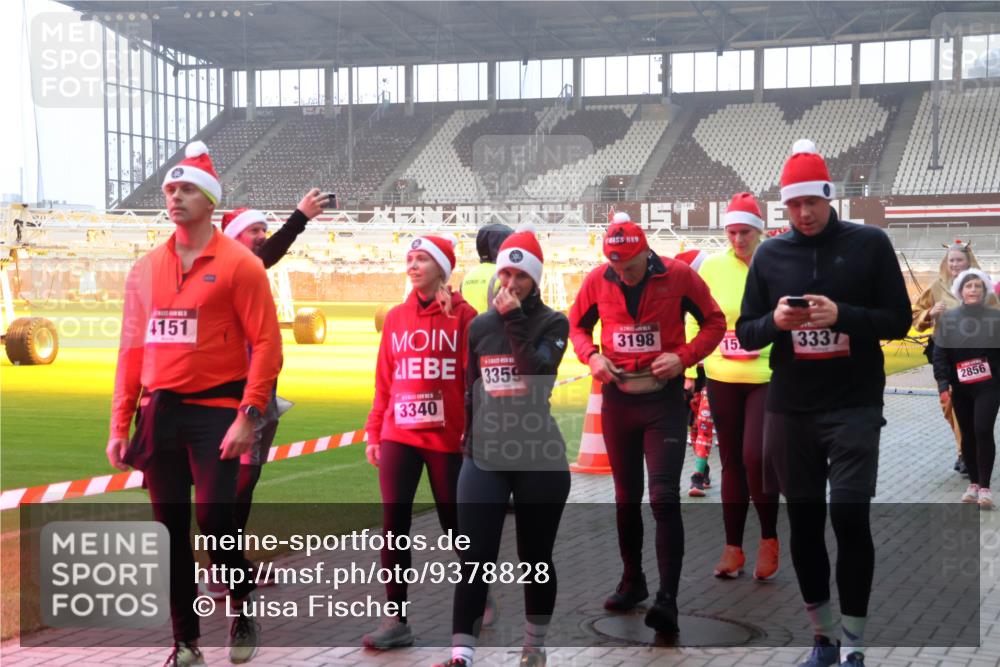 07.12.2025 - St. Pauli X-Mass-Run No. 15 Luisa Fischer http://msf.ph/oto/9378828 07.12.2025 10:05:36 Ziel 4151, 3340, 3198, 15, 3337, 3359, 2856, 114, 202, 210, 292, 543, 668, 699, 950, 1121, 1217, 1316, 1374, 1481, 1661, 1761, 1973, 1991, 2168, 2249, 2856, 2866, 3186, 3307, 3311, 3386, 4036, 4080, 4553, 4556, 4557, 4558 meine-sportfotos.de