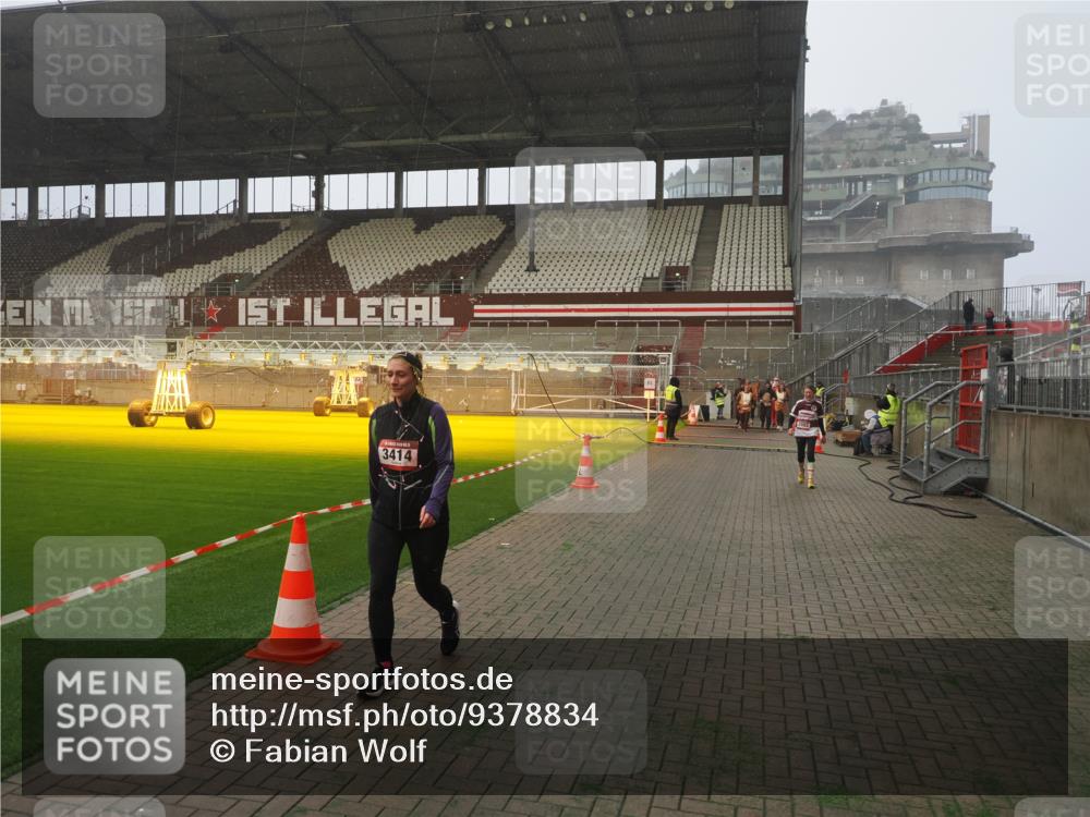 07.12.2025 - St. Pauli X-Mass-Run No. 15 Fabian Wolf http://msf.ph/oto/9378834 07.12.2025 10:07:15 Ziel 421, 792, 1572, 2983, 3414, 3945 meine-sportfotos.de