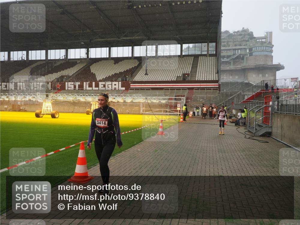 07.12.2025 - St. Pauli X-Mass-Run No. 15 Fabian Wolf http://msf.ph/oto/9378840 07.12.2025 10:07:15 Ziel 421, 792, 1572, 2983, 3414, 3945 meine-sportfotos.de