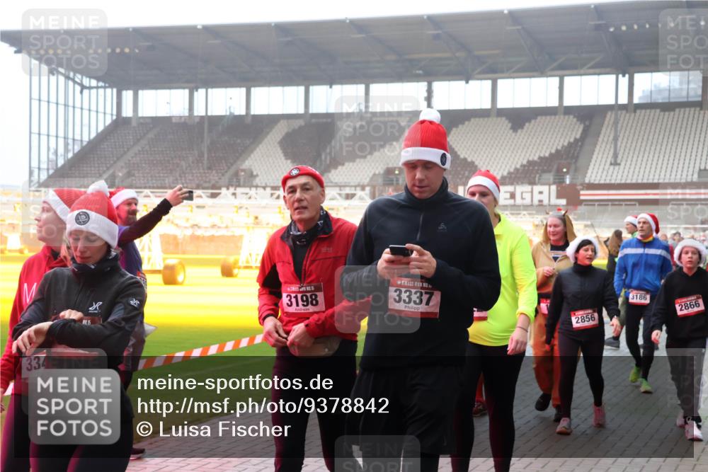 07.12.2025 - St. Pauli X-Mass-Run No. 15 Luisa Fischer http://msf.ph/oto/9378842 07.12.2025 10:05:38 Ziel 334, 11, 15, 3198, 3337, 2856, 3186, 2866, 114, 202, 210, 292, 543, 668, 699, 950, 1121, 1217, 1316, 1374, 1481, 1661, 1761, 1973, 1991, 2168, 2249, 2856, 2866, 3186, 3307, 3311, 3386, 4036, 4080, 4553, 4556, 4557, 4558 meine-sportfotos.de