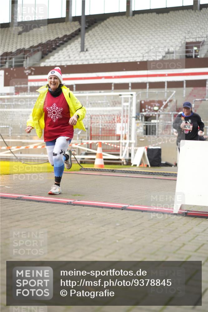07.12.2025 - St. Pauli X-Mass-Run No. 15 Patografie http://msf.ph/oto/9378845 07.12.2025 10:11:32 Ziel 670, 2909, 3085, 3909, 4659, 4661, 4662 meine-sportfotos.de