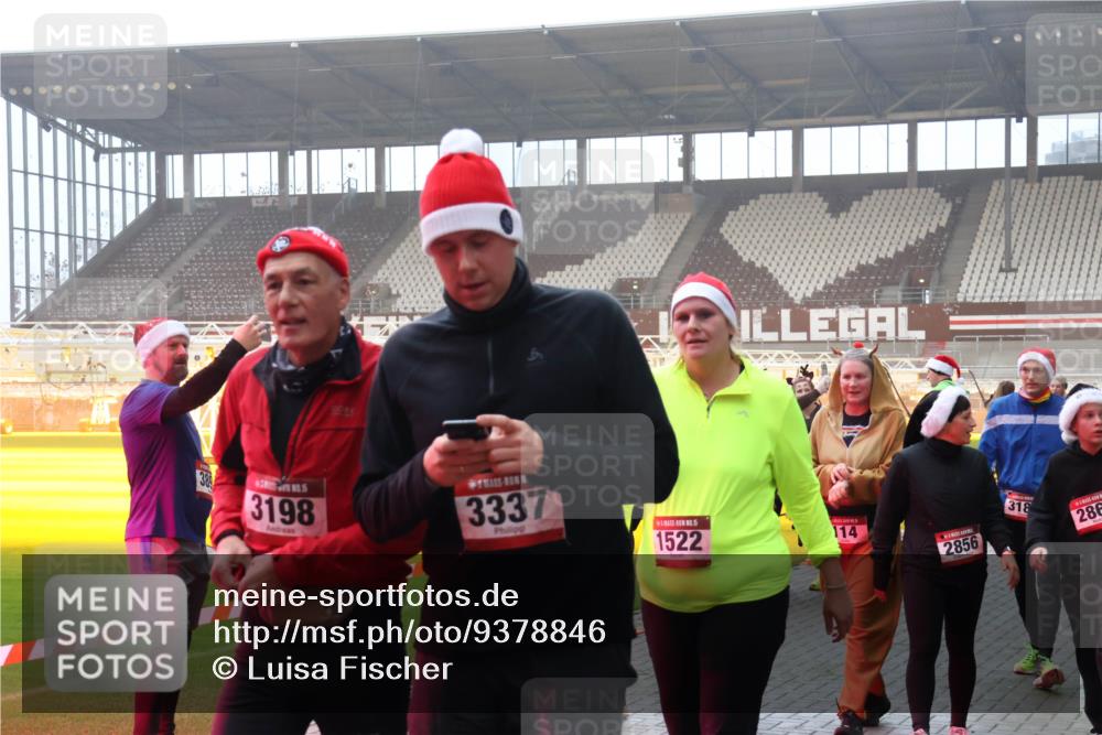 07.12.2025 - St. Pauli X-Mass-Run No. 15 Luisa Fischer http://msf.ph/oto/9378846 07.12.2025 10:05:39 Ziel 3198, 3337, 15, 1522, 114, 2856, 318, 286, 114, 202, 210, 292, 543, 668, 699, 950, 1121, 1217, 1316, 1374, 1481, 1661, 1761, 1973, 1991, 2168, 2249, 2856, 2866, 3186, 3307, 3311, 3386, 4036, 4556, 4558 meine-sportfotos.de