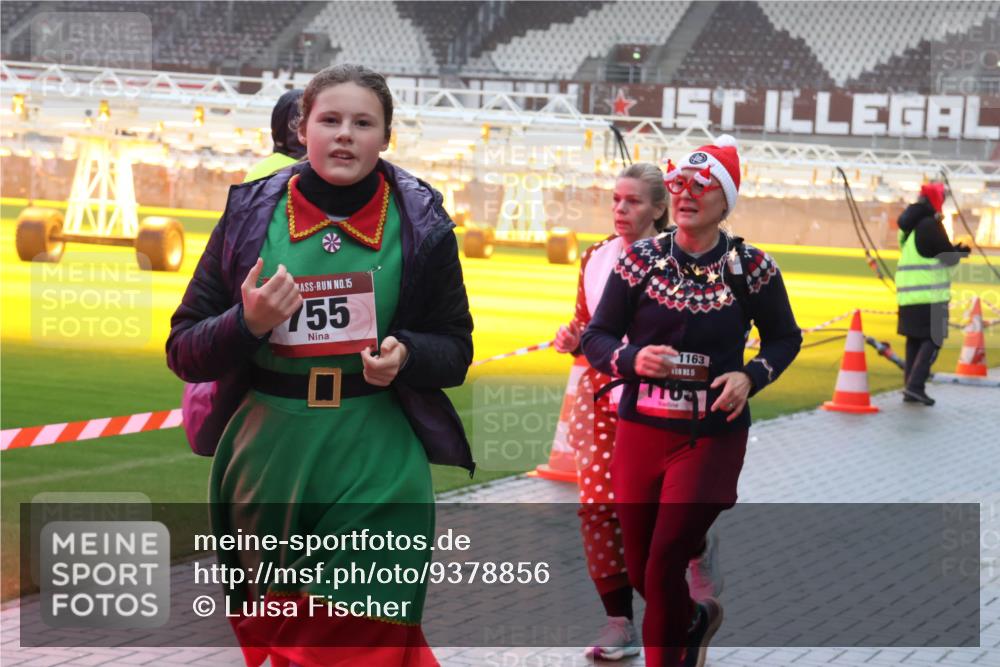 07.12.2025 - St. Pauli X-Mass-Run No. 15 Luisa Fischer http://msf.ph/oto/9378856 07.12.2025 11:10:20 Ziel 15, 755, 1163, 7183, 59, 66, 266, 330, 696, 720, 737, 753, 755, 814, 863, 971, 1084, 1157, 1163, 1463, 1579, 1582, 1851, 1870, 1945, 1974, 2042, 3151, 4190, 4191 meine-sportfotos.de