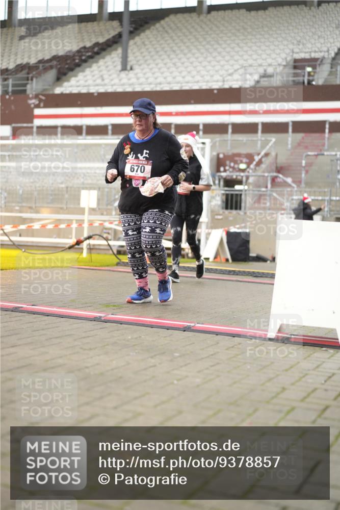 07.12.2025 - St. Pauli X-Mass-Run No. 15 Patografie http://msf.ph/oto/9378857 07.12.2025 10:11:34 Ziel 670, 2909, 3085, 3909, 4662 meine-sportfotos.de