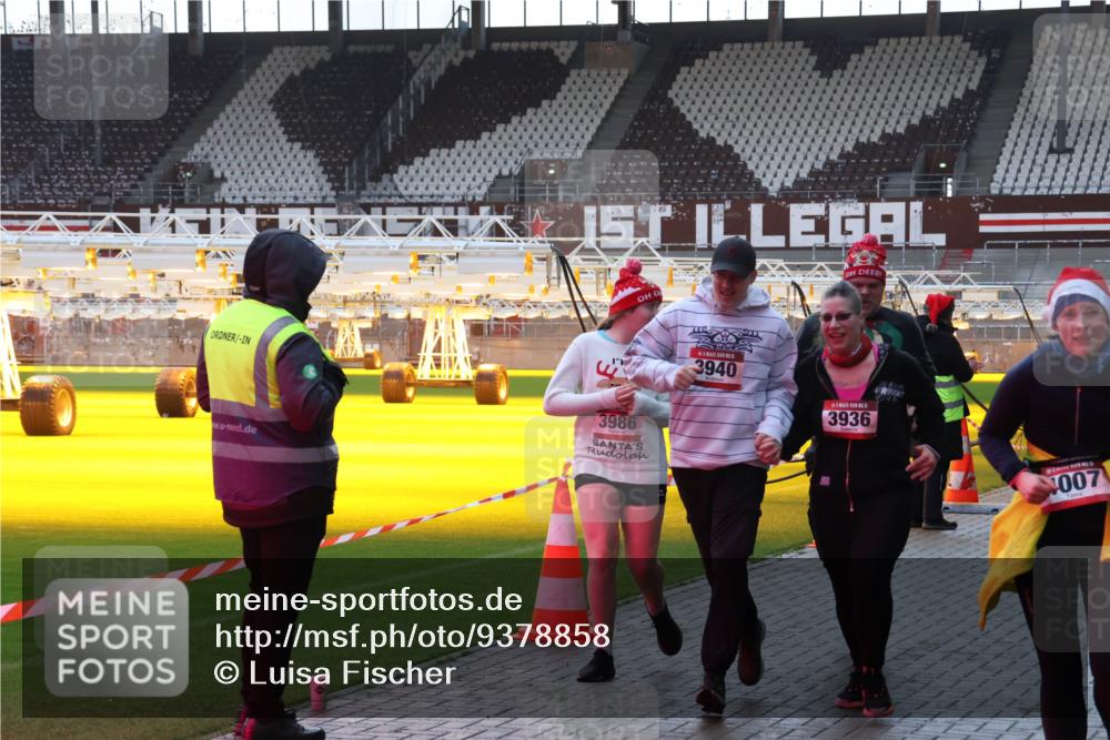 07.12.2025 - St. Pauli X-Mass-Run No. 15 Luisa Fischer http://msf.ph/oto/9378858 07.12.2025 10:31:14 Ziel 3986, 3940, 3936, 007, 594, 601, 608, 1015, 1075, 1698, 1700, 2537, 2910, 3936, 3940, 3982, 3986, 4464, 4845, 4847 meine-sportfotos.de