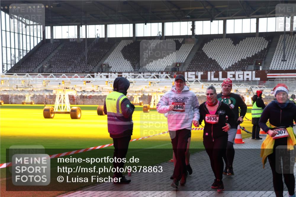 07.12.2025 - St. Pauli X-Mass-Run No. 15 Luisa Fischer http://msf.ph/oto/9378863 07.12.2025 10:31:15 Ziel 3940, 3936, 907, 594, 601, 608, 1015, 1075, 1698, 1700, 2537, 2910, 3936, 3940, 3982, 3986, 4464, 4845, 4847 meine-sportfotos.de