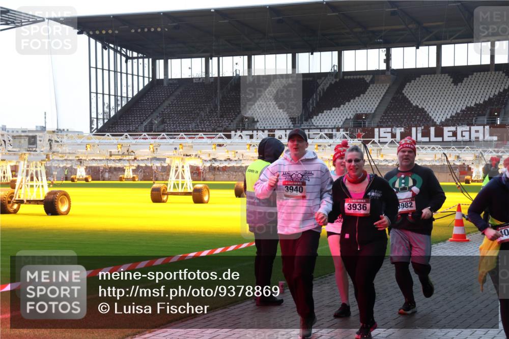 07.12.2025 - St. Pauli X-Mass-Run No. 15 Luisa Fischer http://msf.ph/oto/9378869 07.12.2025 10:31:15 Ziel 3940, 3936, 982, 10, 594, 601, 608, 1015, 1075, 1698, 1700, 2537, 2910, 3936, 3940, 3982, 3986, 4464, 4845, 4847 meine-sportfotos.de