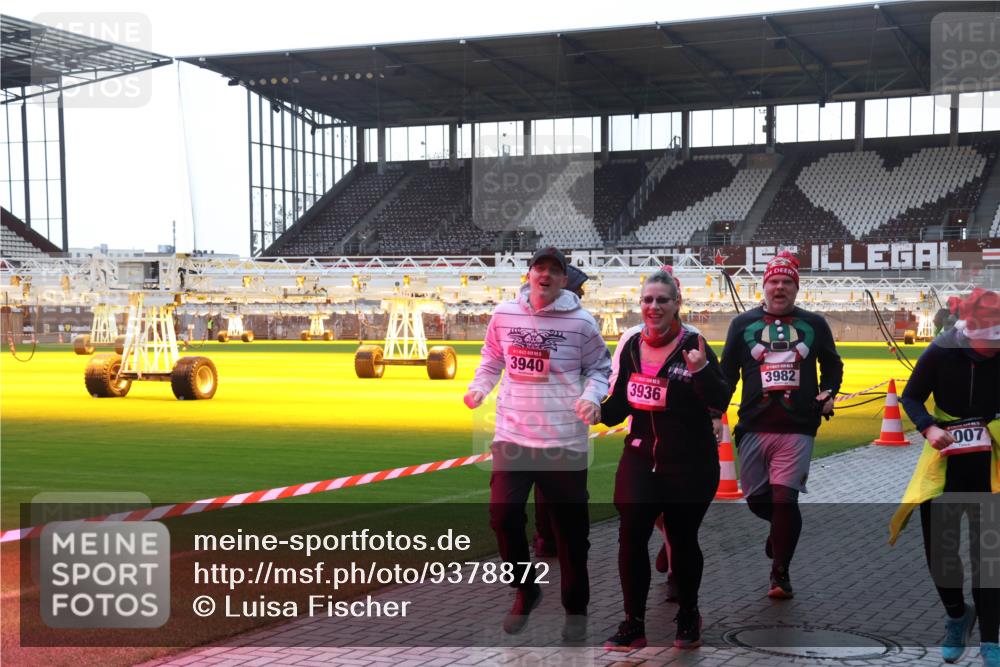 07.12.2025 - St. Pauli X-Mass-Run No. 15 Luisa Fischer http://msf.ph/oto/9378872 07.12.2025 10:31:16 Ziel 3982, 3940, 3936, 007, 594, 601, 608, 1015, 1075, 1698, 1700, 2537, 2910, 3936, 3940, 3982, 3986, 4464, 4845, 4847 meine-sportfotos.de