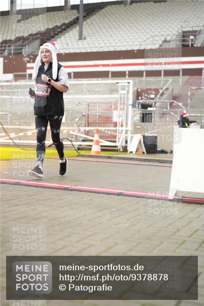 07.12.2025 - St. Pauli X-Mass-Run No. 15 Patografie http://msf.ph/oto/9378878 07.12.2025 10:11:35 Ziel 670, 2909, 3085, 3909, 4662 meine-sportfotos.de