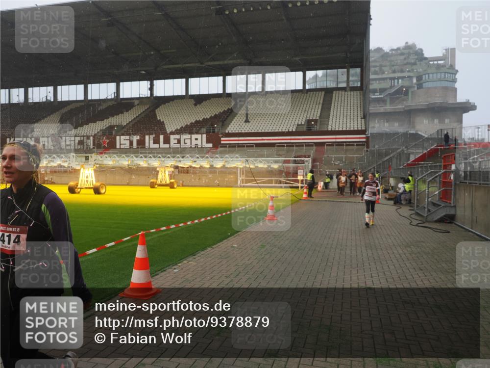 07.12.2025 - St. Pauli X-Mass-Run No. 15 Fabian Wolf http://msf.ph/oto/9378879 07.12.2025 10:07:16 Ziel 421, 517, 685, 792, 1187, 1572, 2983, 3414, 3945 meine-sportfotos.de