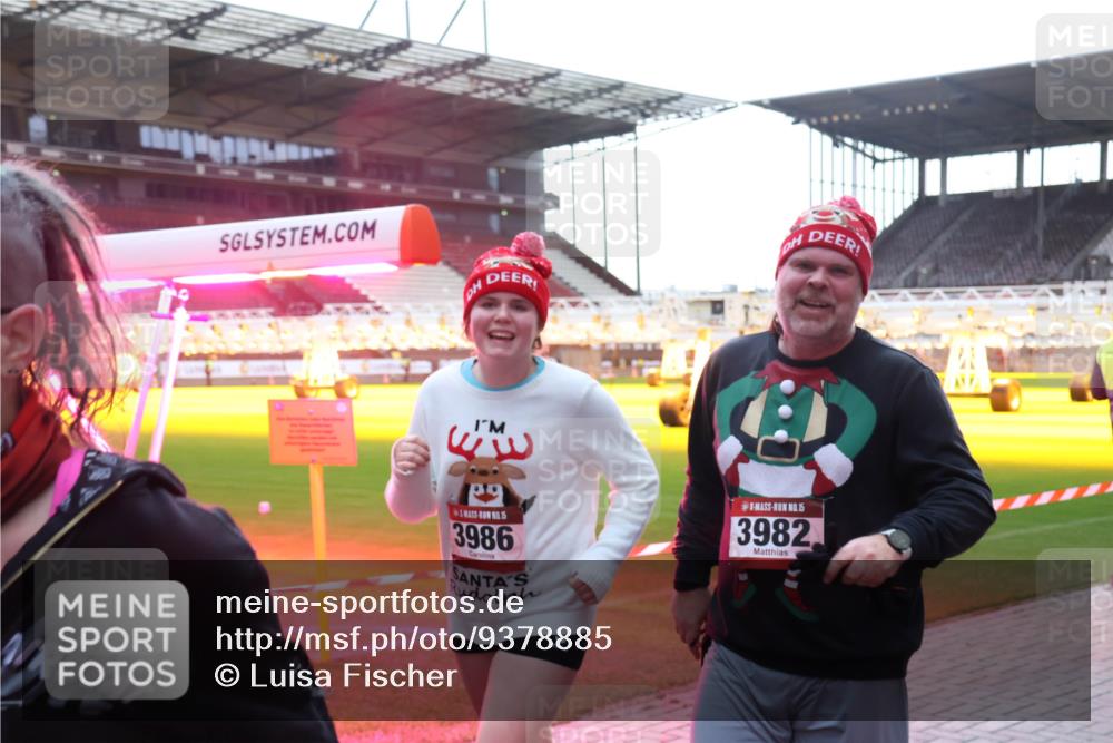 07.12.2025 - St. Pauli X-Mass-Run No. 15 Luisa Fischer http://msf.ph/oto/9378885 07.12.2025 10:31:18 Ziel 9, 3986, 15, 3982, 594, 601, 608, 1015, 1075, 1698, 1700, 2537, 2910, 3936, 3940, 3982, 3986, 4464, 4845, 4847 meine-sportfotos.de