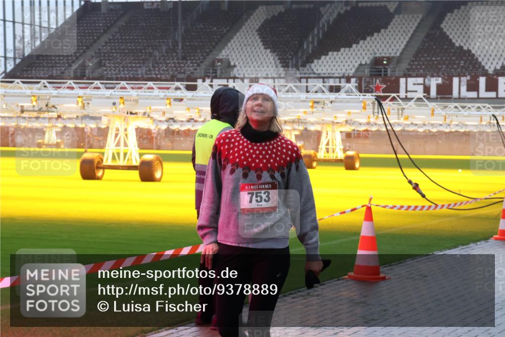 07.12.2025 - St. Pauli X-Mass-Run No. 15 Luisa Fischer http://msf.ph/oto/9378889 07.12.2025 11:10:29 Ziel 15, 753, 42, 53, 696, 720, 737, 753, 755, 814, 863, 980, 1157, 1163, 1298, 1299, 1579, 1582, 1697, 2371 meine-sportfotos.de