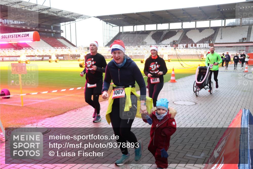07.12.2025 - St. Pauli X-Mass-Run No. 15 Luisa Fischer http://msf.ph/oto/9378893 07.12.2025 10:31:21 Ziel 4007, 601, 594, 601, 608, 1015, 1075, 1545, 1698, 1700, 2073, 2537, 2914, 3889, 3936, 3940, 3982, 3986, 4464, 4845, 4847 meine-sportfotos.de
