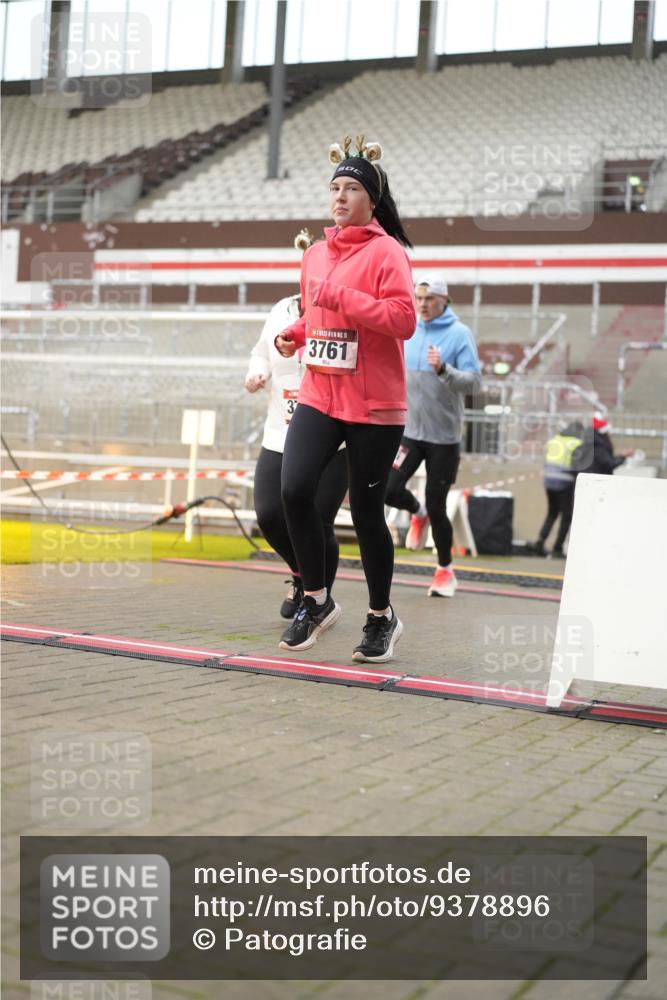 07.12.2025 - St. Pauli X-Mass-Run No. 15 Patografie http://msf.ph/oto/9378896 07.12.2025 10:11:43 Ziel 670, 1687, 2906, 2909, 3085, 3761, 3767, 3909, 3932, 3935 meine-sportfotos.de