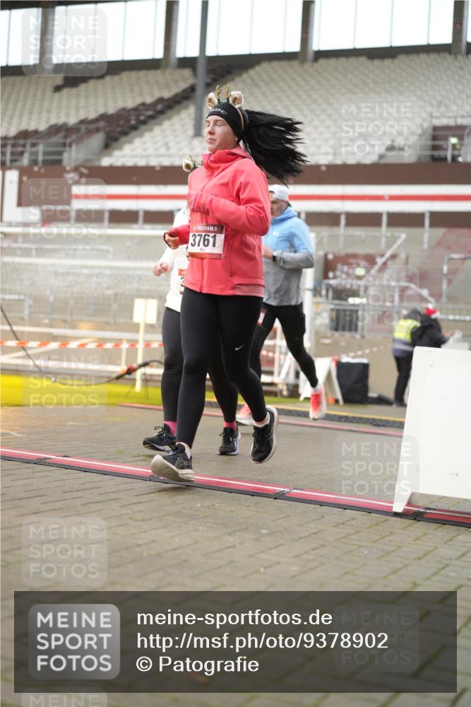 07.12.2025 - St. Pauli X-Mass-Run No. 15 Patografie http://msf.ph/oto/9378902 07.12.2025 10:11:43 Ziel 670, 1687, 2906, 2909, 3085, 3761, 3767, 3909, 3932, 3935 meine-sportfotos.de