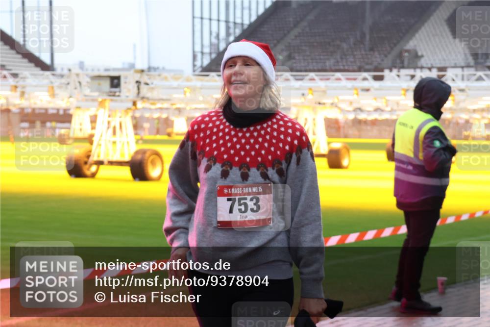 07.12.2025 - St. Pauli X-Mass-Run No. 15 Luisa Fischer http://msf.ph/oto/9378904 07.12.2025 11:10:30 Ziel 15, 753, 42, 53, 696, 720, 737, 753, 755, 814, 863, 980, 1157, 1163, 1298, 1299, 1579, 1582, 1697, 2371 meine-sportfotos.de