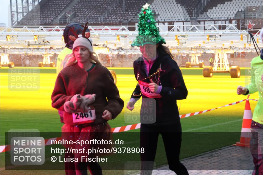 07.12.2025 - St. Pauli X-Mass-Run No. 15 Luisa Fischer http://msf.ph/oto/9378908 07.12.2025 11:10:44 Ziel 06, 2461, 98, 29, 30, 31, 42, 49, 53, 122, 134, 696, 720, 737, 745, 753, 755, 863, 980, 1064, 1066, 1163, 1298, 1299, 1398, 1692, 1694, 1697, 1739, 1740, 2371, 3124, 3136 meine-sportfotos.de
