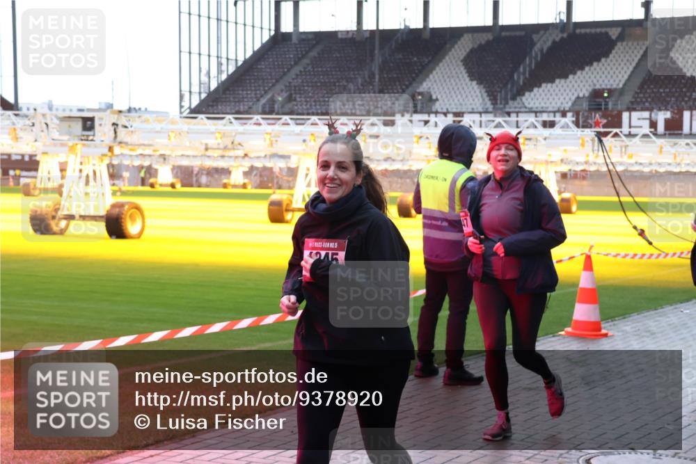 07.12.2025 - St. Pauli X-Mass-Run No. 15 Luisa Fischer http://msf.ph/oto/9378920 07.12.2025 10:31:30 Ziel 5, 245, 343, 594, 601, 608, 1015, 1075, 1545, 1698, 1700, 2073, 2171, 2172, 2537, 2914, 3889, 3936, 3940, 3982, 3986, 4464, 4845, 4847 meine-sportfotos.de