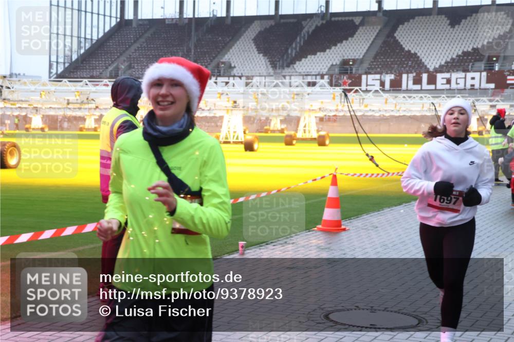07.12.2025 - St. Pauli X-Mass-Run No. 15 Luisa Fischer http://msf.ph/oto/9378923 07.12.2025 11:10:46 Ziel 06, 3, 1697, 29, 30, 31, 42, 49, 53, 122, 134, 720, 737, 745, 753, 755, 980, 1064, 1066, 1163, 1298, 1299, 1380, 1398, 1692, 1694, 1697, 1739, 1740, 2371, 3124, 3136 meine-sportfotos.de